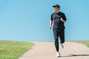 走る男性 イメージ
